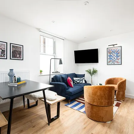 Chic-5bed-5bath-freeparking-by Fabaccommodation * Bristol
