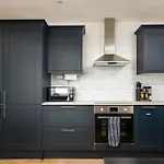 Chic-5bed-5bath-freeparking-by Fabaccommodation * Bristol