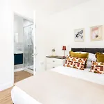 Chic-5bed-5bath-freeparking-by Fabaccommodation * Bristol