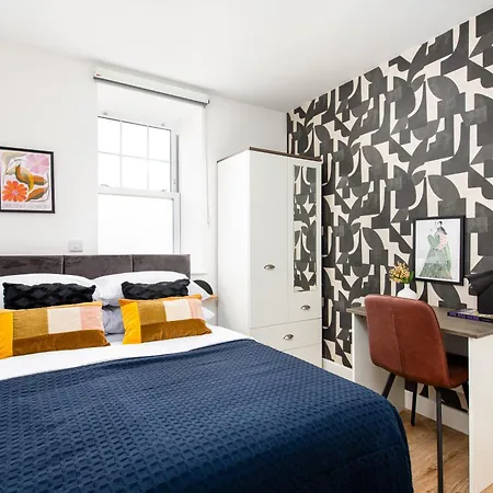 Lägenhet Chic-5bed-5bath-freeparking-by Fabaccommodation Bristol