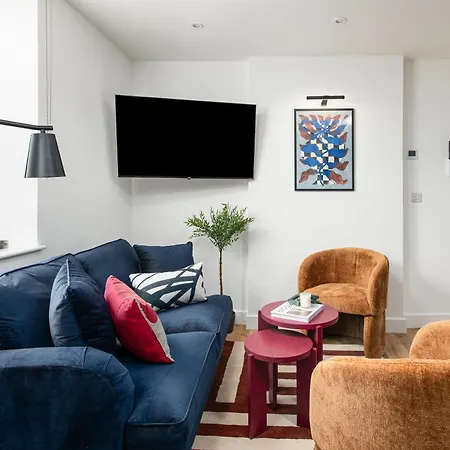 Chic-5bed-5bath-freeparking-by Fabaccommodation * Bristol