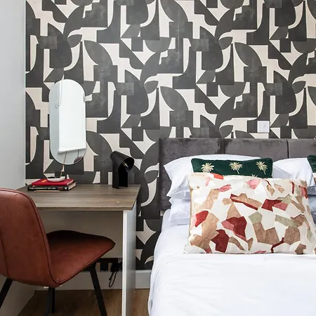 شقة Chic-5bed-5bath-freeparking-by Fabaccommodation *