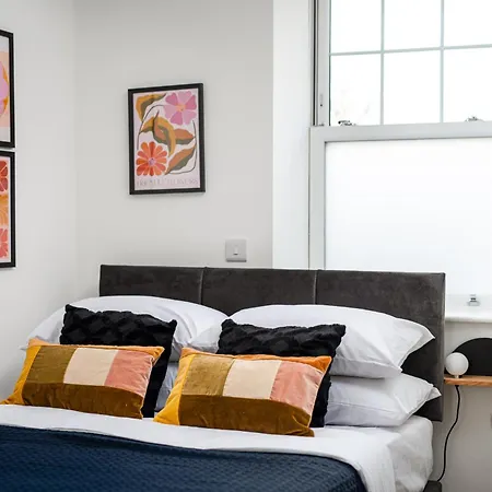 アパート Chic-5bed-5bath-freeparking-by Fabaccommodation