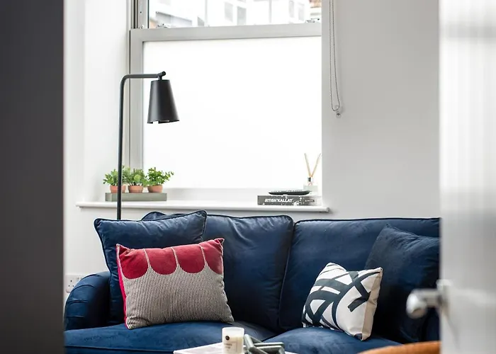 Chic-5bed-5bath-freeparking-by Fabaccommodation Apartamento *