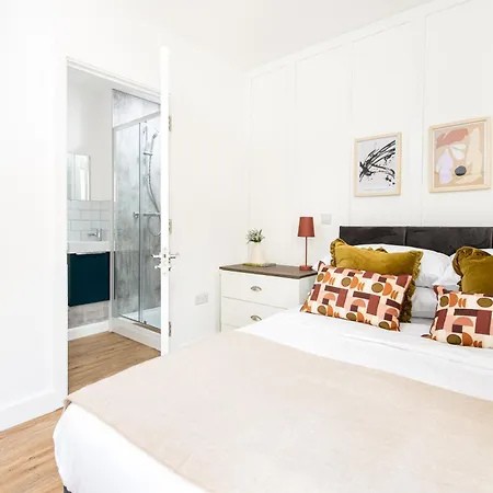 Chic-5bed-5bath-freeparking-by Fabaccommodation * 브리스틀