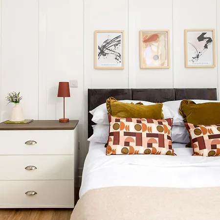 아파트 Chic-5bed-5bath-freeparking-by Fabaccommodation 브리스틀